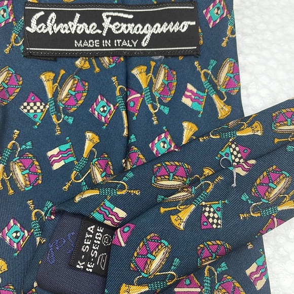 🎄🎄🎅Ferragamo Holiday Green Tie - Picture 3 of 3